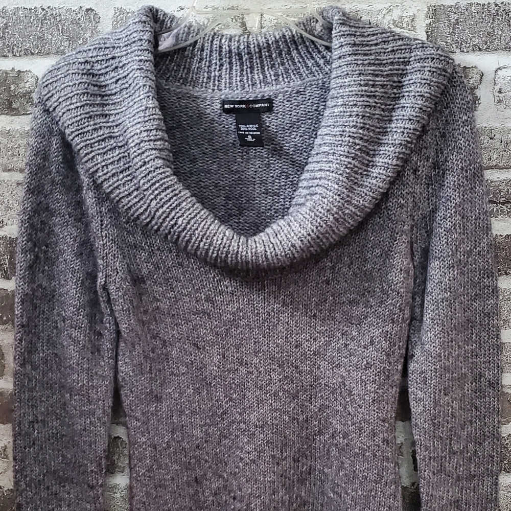 New York & Company gray knit sweater. Cowl neck. Size small